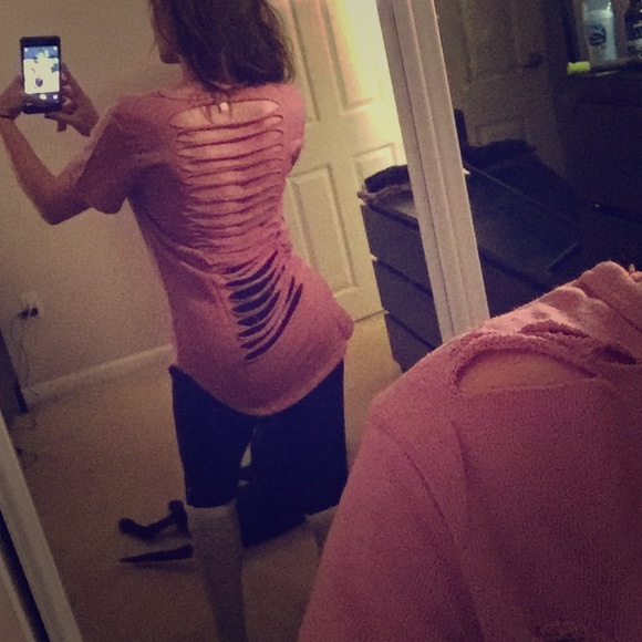 ♥️🆕💋 Oversized Pink Distressed Detail Top - Picture 4 of 4